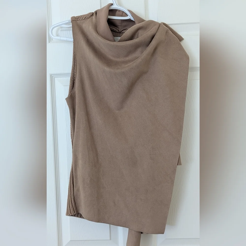 Elegant Brown Women's Sweater Vest - Picture 4 of 8